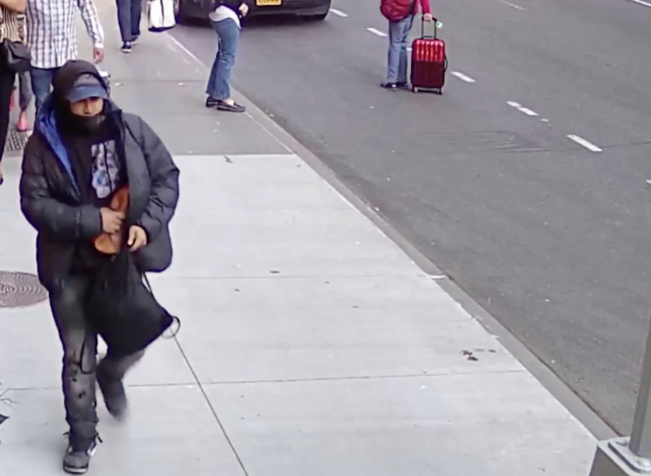 Thief Steals Purse From Elderly Woman's Walker On UWS Video Upper